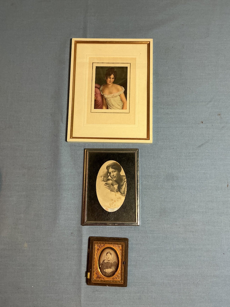 Collection of vintage framed photographs and prints. - image 7 of 10