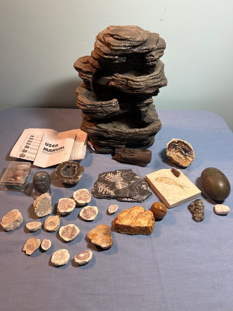 Rock and mineral fossil and geode collection, Rock Like Fountain - image 2 of 7