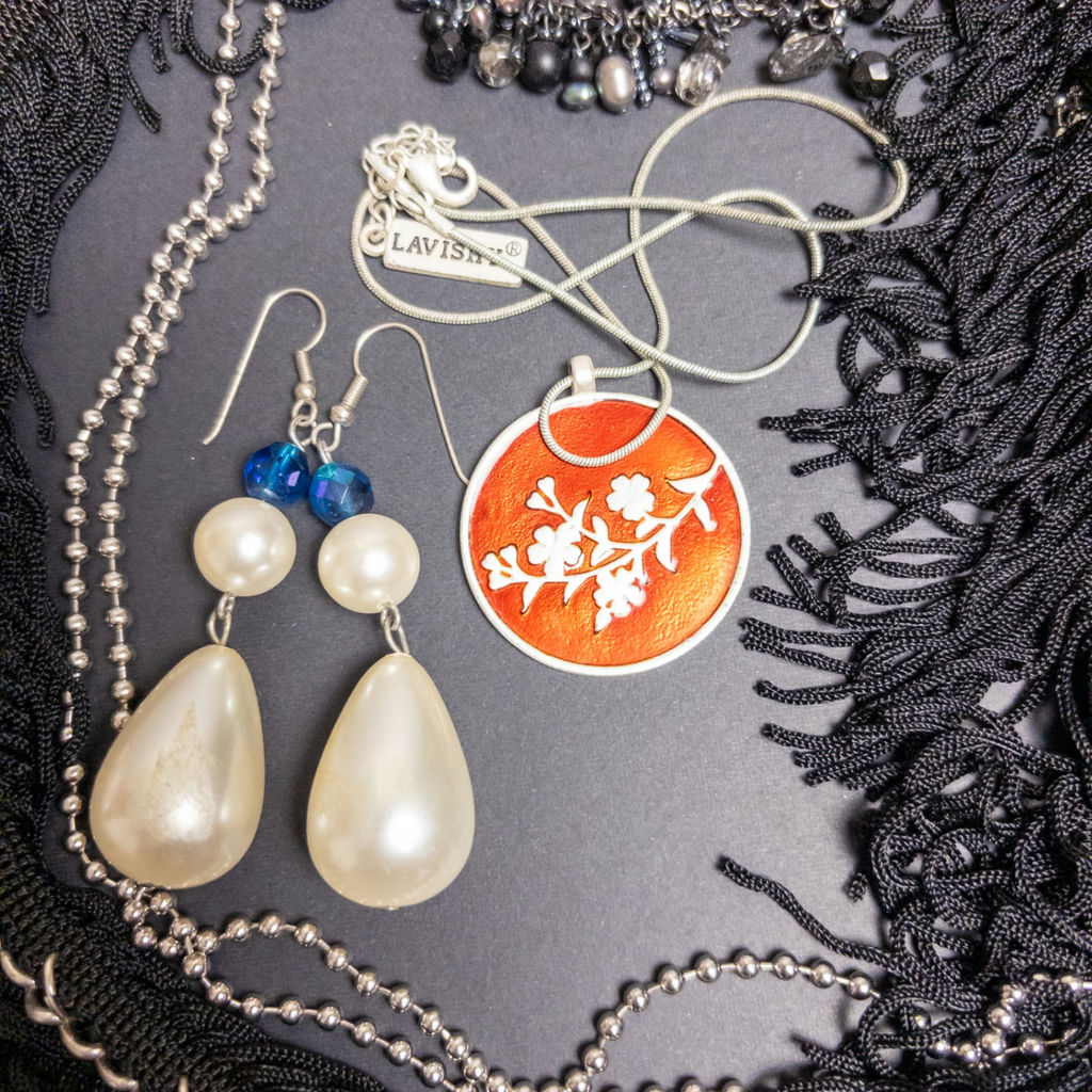 Boutique and Artisan Costume Jewelry - image 3 of 13