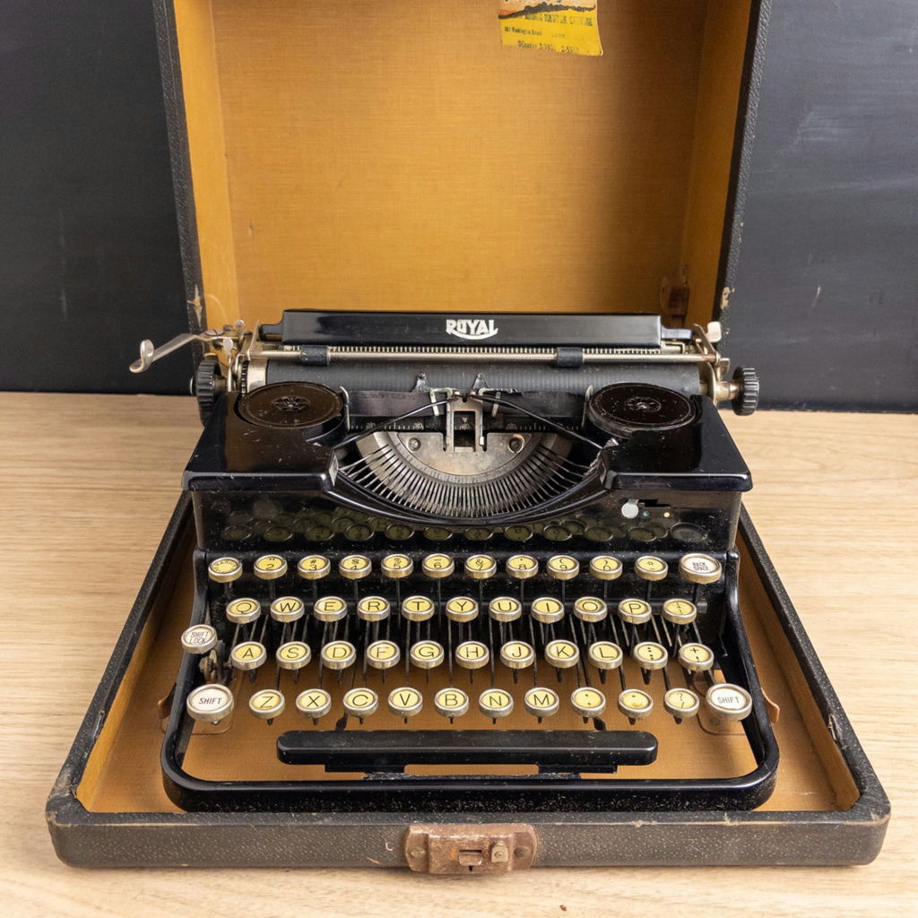 1930s Royal Model P Portable Typewriter - image 1 of 11