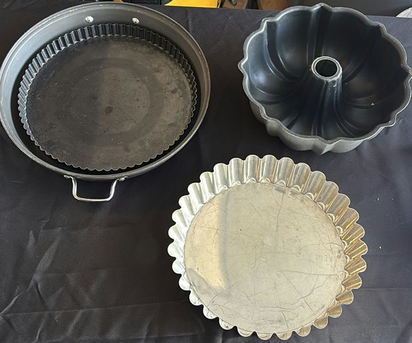 Assorted Cake and Baking Pans - image 3 of 4