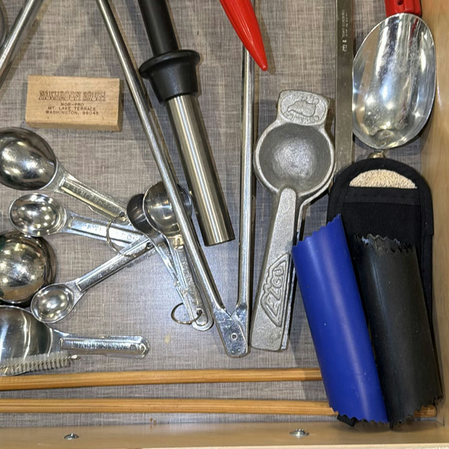 Assorted Kitchen Utensils and Cooking Tools - image 4 of 5