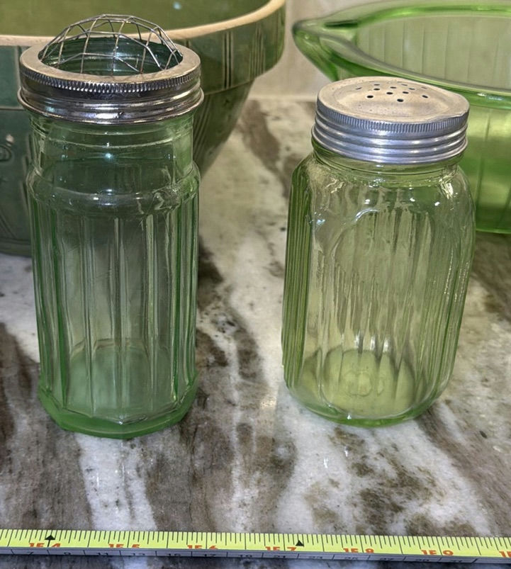 Vintage Green Mixing Bowls, Glass Bowls, and Shakers - image 3 of 9