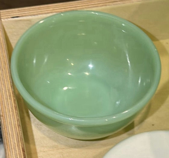 Assorted Kitchen Bowls, Measuring Pitchers, Strainers, and Kitchen Tools - image 5 of 7