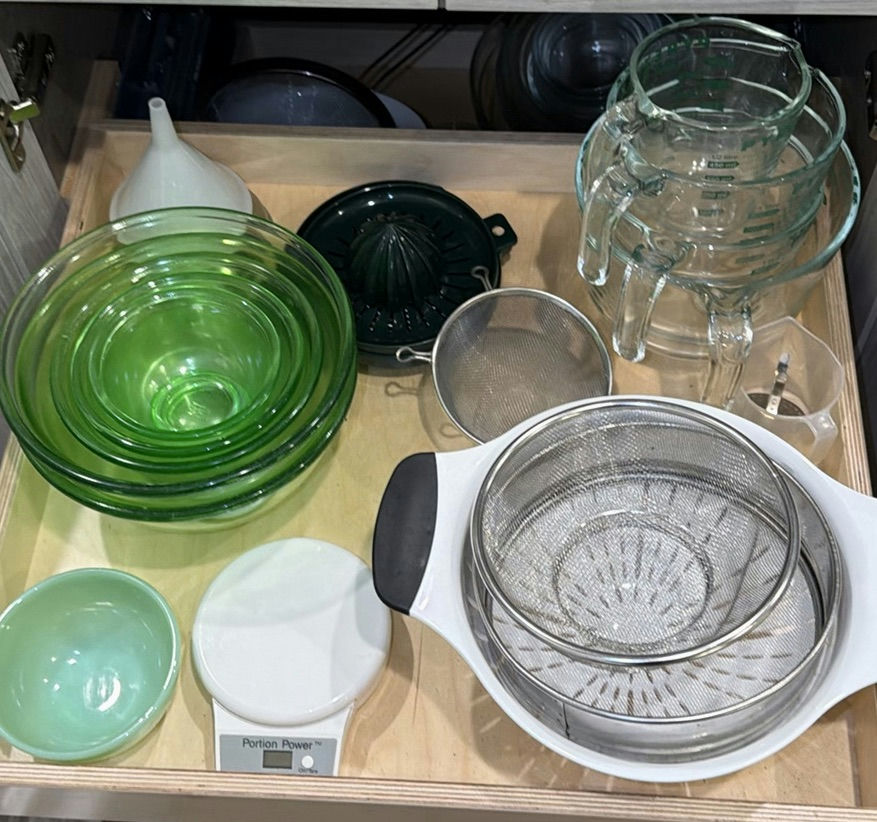 Assorted Kitchen Bowls, Measuring Pitchers, Strainers, and Kitchen Tools - image 1 of 7