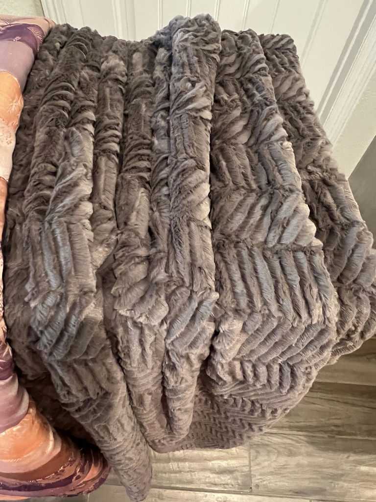Textured Gray Blanket and Patterned Quilt - image 4 of 8