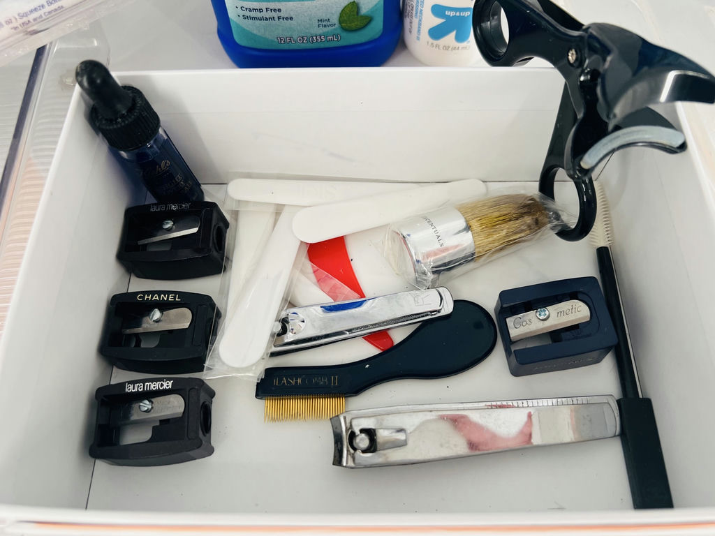 NeilMed Sinus Rinse, Nasacort Allergy Spray, Grooming Tools, and Acrylic Organizers - image 2 of 4