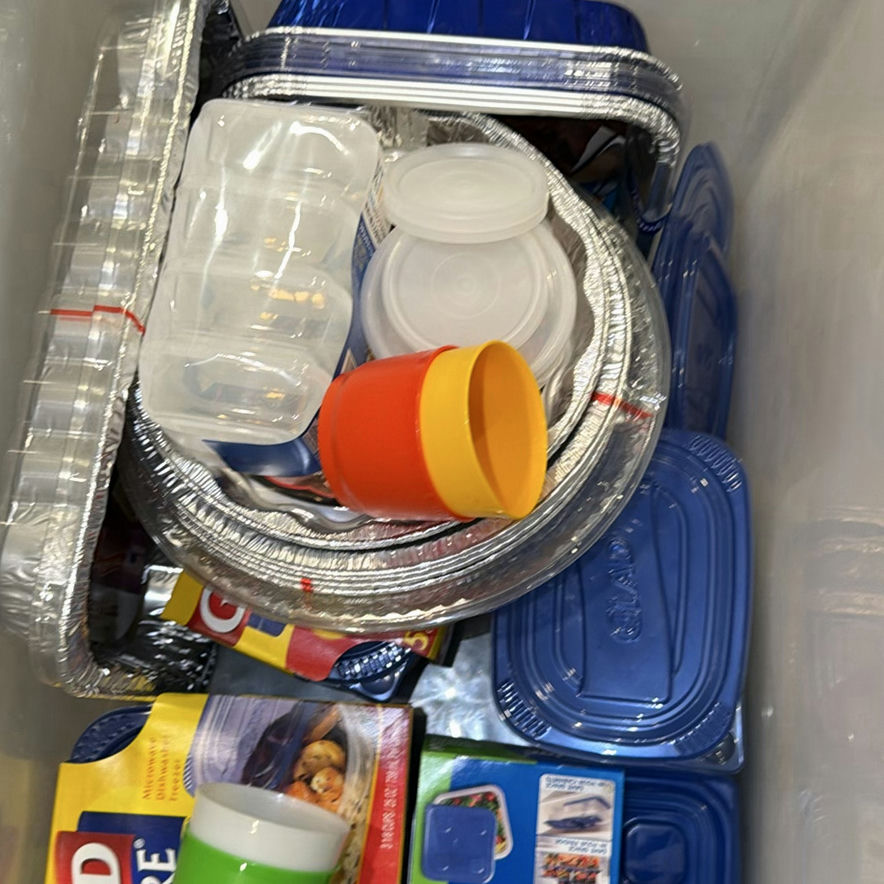 Food Storage Containers, Aluminum Pans, and Disposable Kitchen Supplies - image 4 of 5
