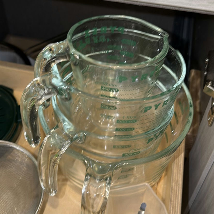 Assorted Kitchen Bowls, Measuring Pitchers, Strainers, and Kitchen Tools - image 6 of 7