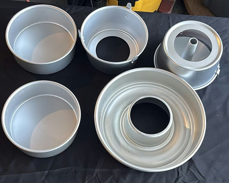 Assorted Cake and Baking Pans - image 2 of 4