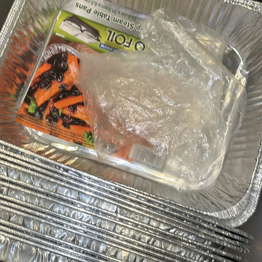 Assorted Aluminum Foil Pans and Plastic Food Storage Containers - image 5 of 5