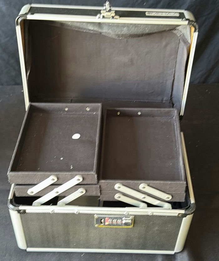 MEHAZ Locking Cosmetic Storage Case - image 3 of 5