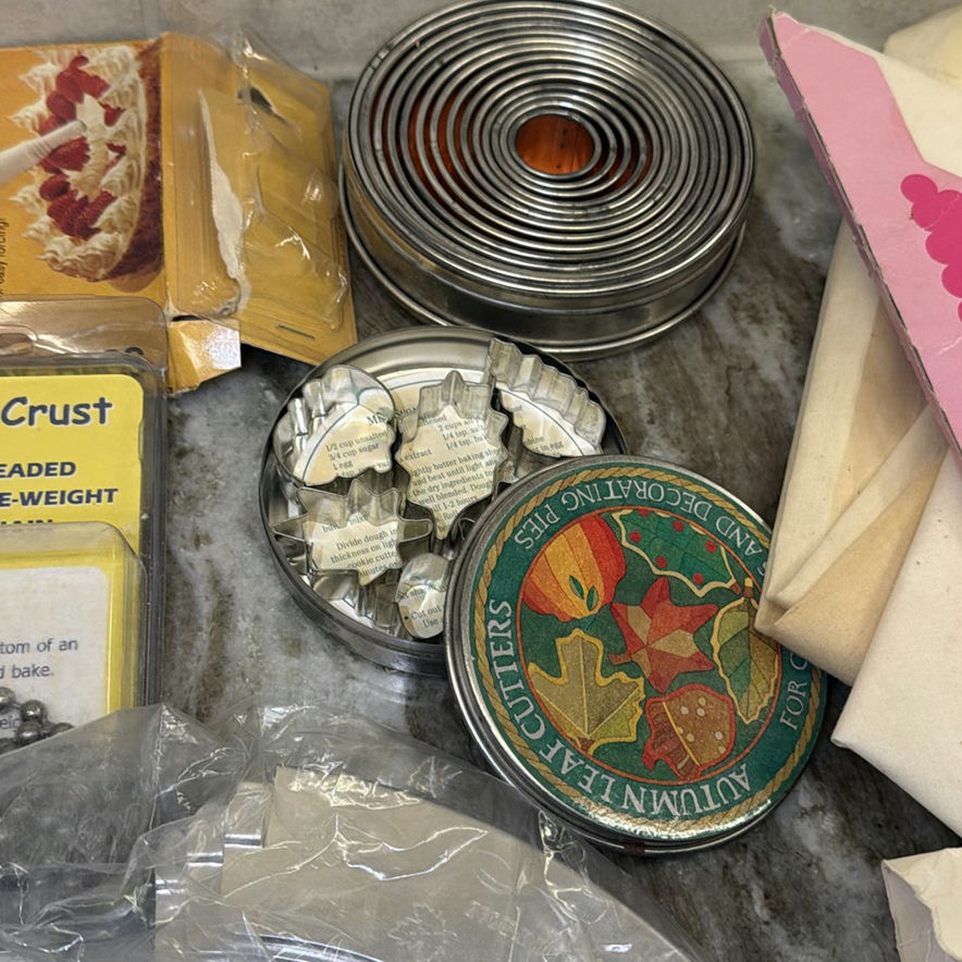 Assorted Baking and Cake Decorating Supplies - image 4 of 7
