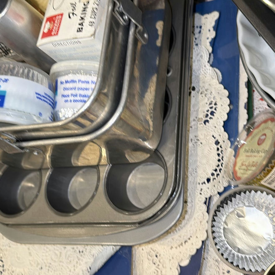 Assorted Baking Pans, Cake Molds, Muffin Tins, and Baking Accessories - image 6 of 7