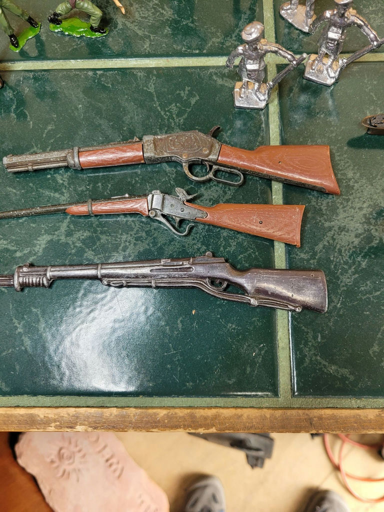 Toys and Sharpners - image 2 of 6