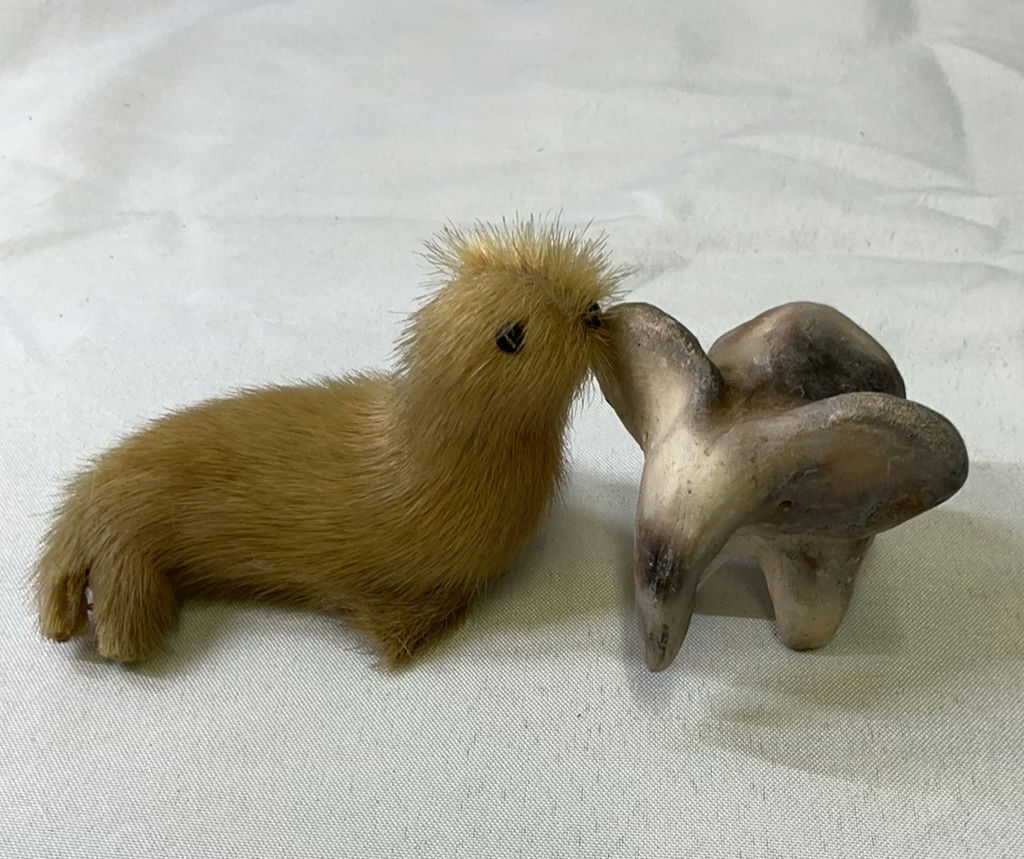 Assorted Vintage Decorative and Collectible Items - image 6 of 7