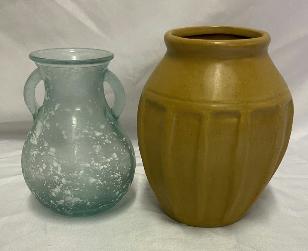 Assorted Decorative Glass and Ceramic Vases - image 4 of 5