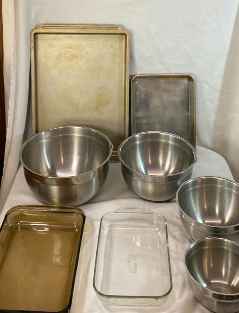 Assorted Baking Pans, Mixing Bowls, and Glass Bakeware - image 1 of 11