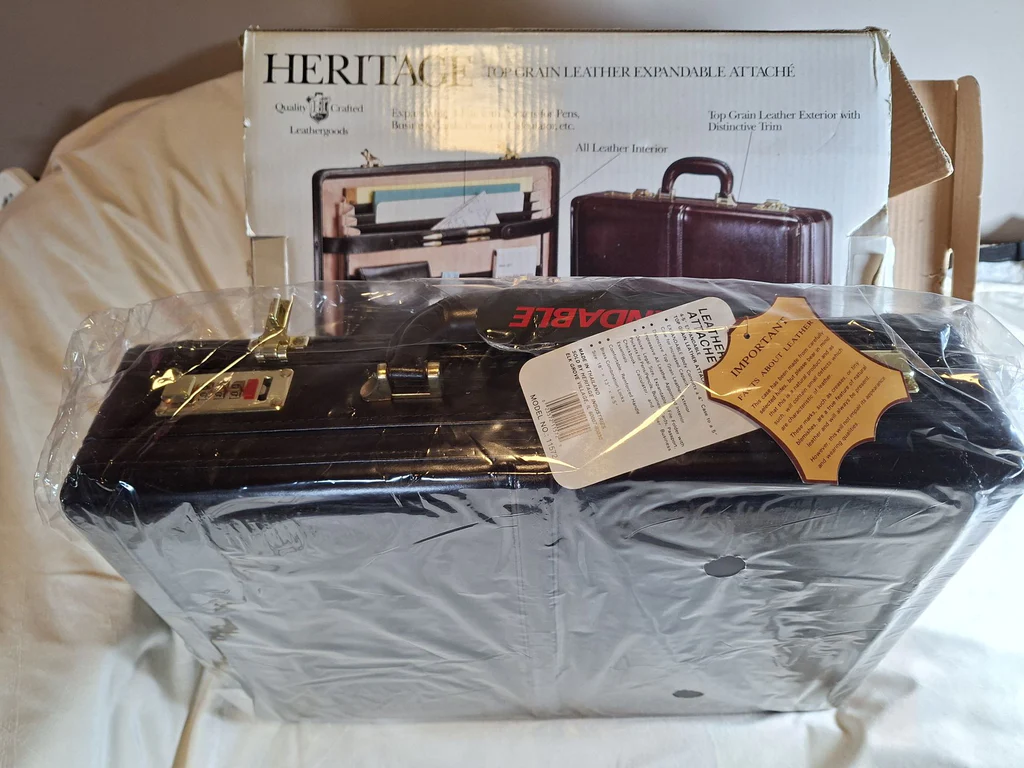 BRAND NEW Heritage Top Grain Leather Expandable Attache Case - image 3 of 5
