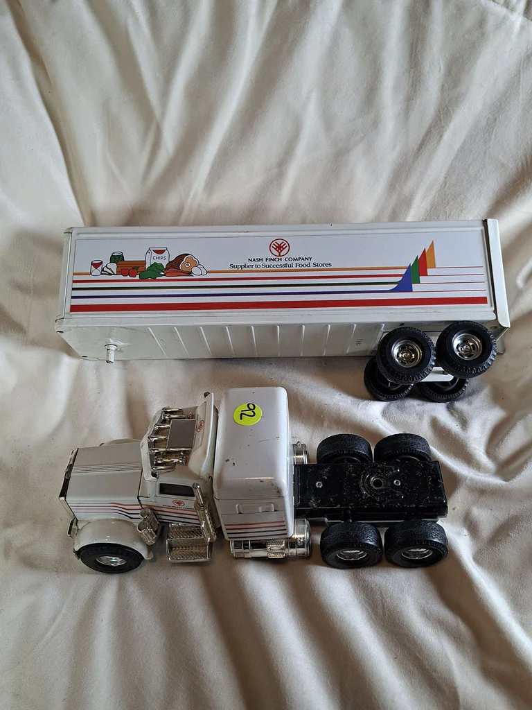 VINTAGE ERTL Nash Finch Company Toy Semi Truck and Trailer, METAL - image 3 of 11