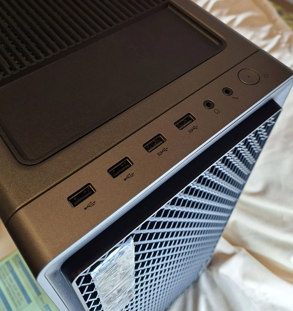 LEGION T7 34IRZ8 GAMING PC, With Nvidia GeForce RTX 4070 Ti Super 16GB GDDR6X 706 AI TOPS - image 3 of 7
