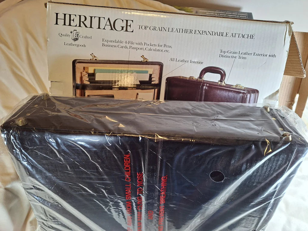 BRAND NEW Heritage Top Grain Leather Expandable Attache Case - image 5 of 5