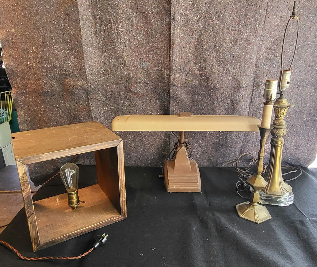Lot of 4 Lamps w/1 Edison Style Bulb - image 1 of 8