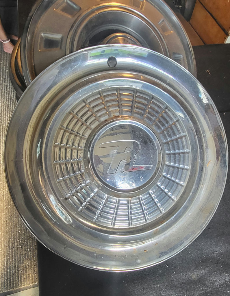 Lot of 7 Vintage Hub Caps - image 6 of 6