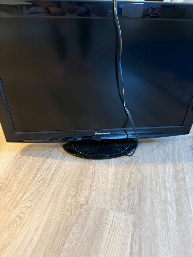 Panasonic 32-inch LCD TV with stand - image 1 of 2