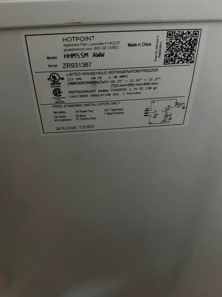 White Hotpoint chest freezer - image 3 of 3