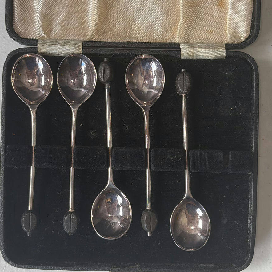 Vintage EPNS Silver-Plated Spoon Set in Case - image 2 of 5