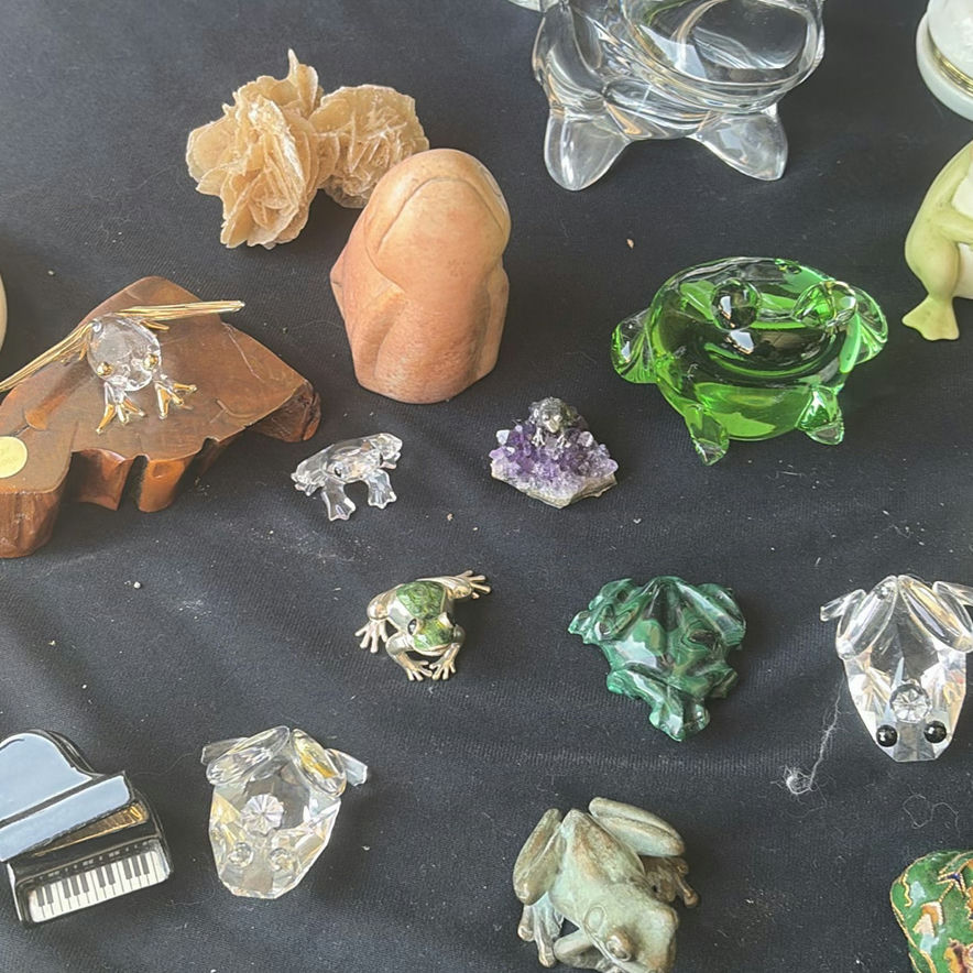 Frog Figurines and Crystal Specimens Collection - image 5 of 11