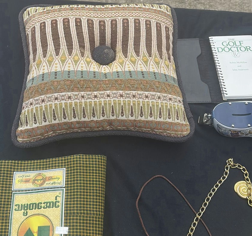 Assorted Vintage Jewelry and Travel Accessories - image 3 of 10