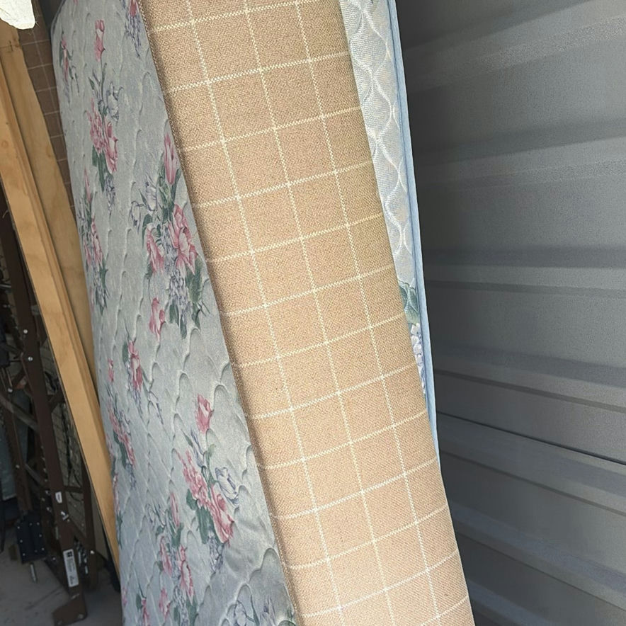 Floral quilted mattress with wrapped wooden frame - image 4 of 9