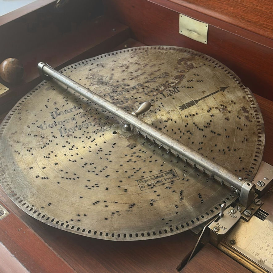 Stella mechanical disc music player in wooden cabinet - image 8 of 12