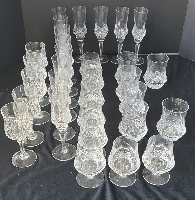 Crystal glassware collection with champagne flutes and tumblers - image 1 of 6