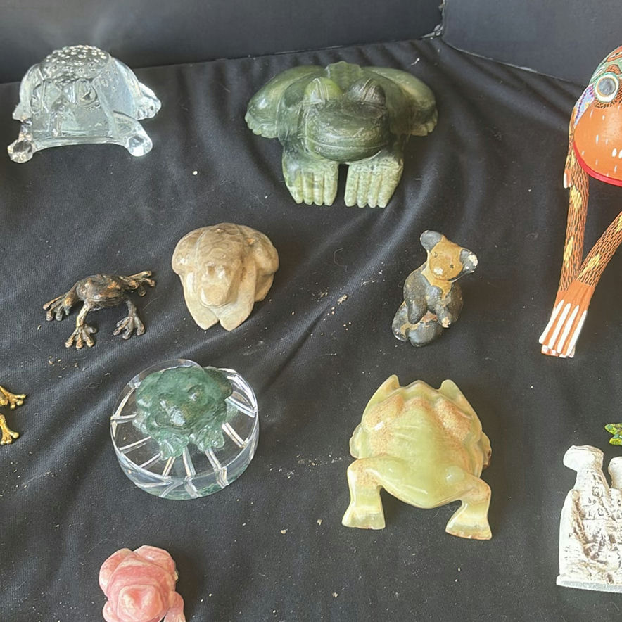 Frog Figurines and Crystal Specimens Collection - image 9 of 11