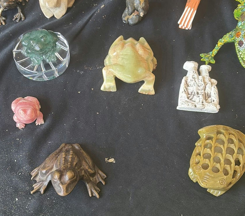 Frog Figurines and Crystal Specimens Collection - image 10 of 11