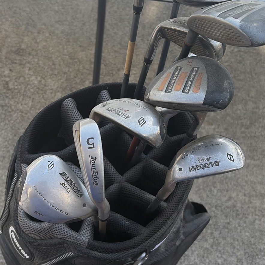 Burton golf bag with multiple golf clubs - image 4 of 7