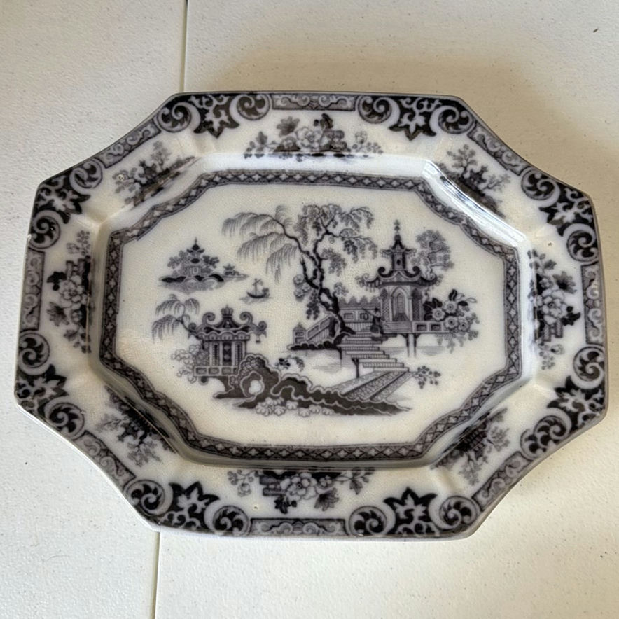 Blue and white transferware lidded tureen with matching octagonal underplate - image 6 of 7