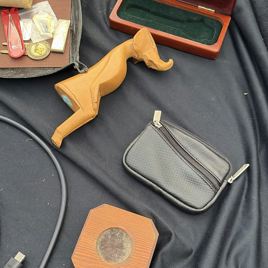 Assorted Vintage Jewelry and Travel Accessories - image 7 of 10