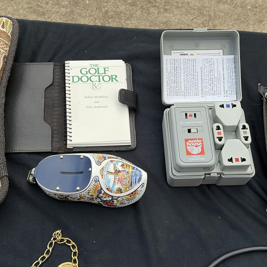 Assorted Vintage Jewelry and Travel Accessories - image 5 of 10