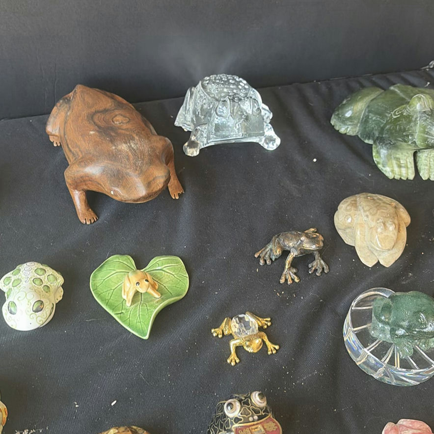 Frog Figurines and Crystal Specimens Collection - image 7 of 11