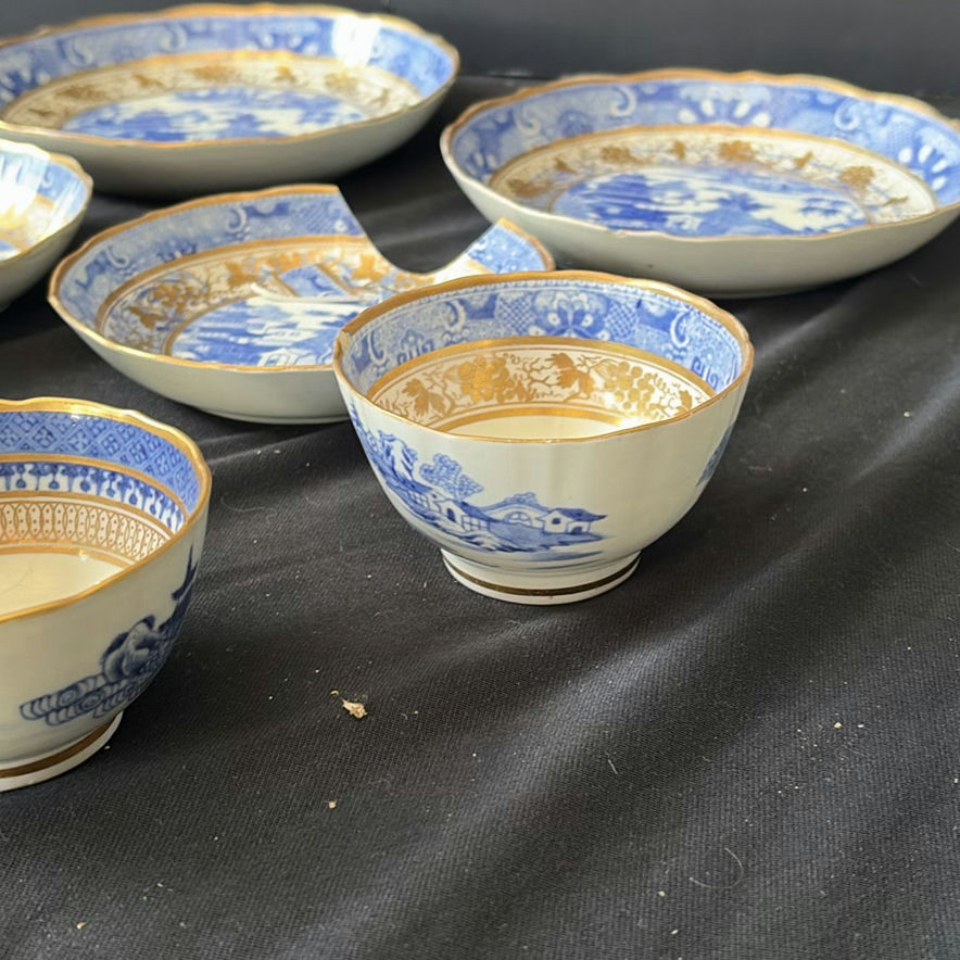 Blue and white porcelain bowls and plates with gold trim - image 5 of 7