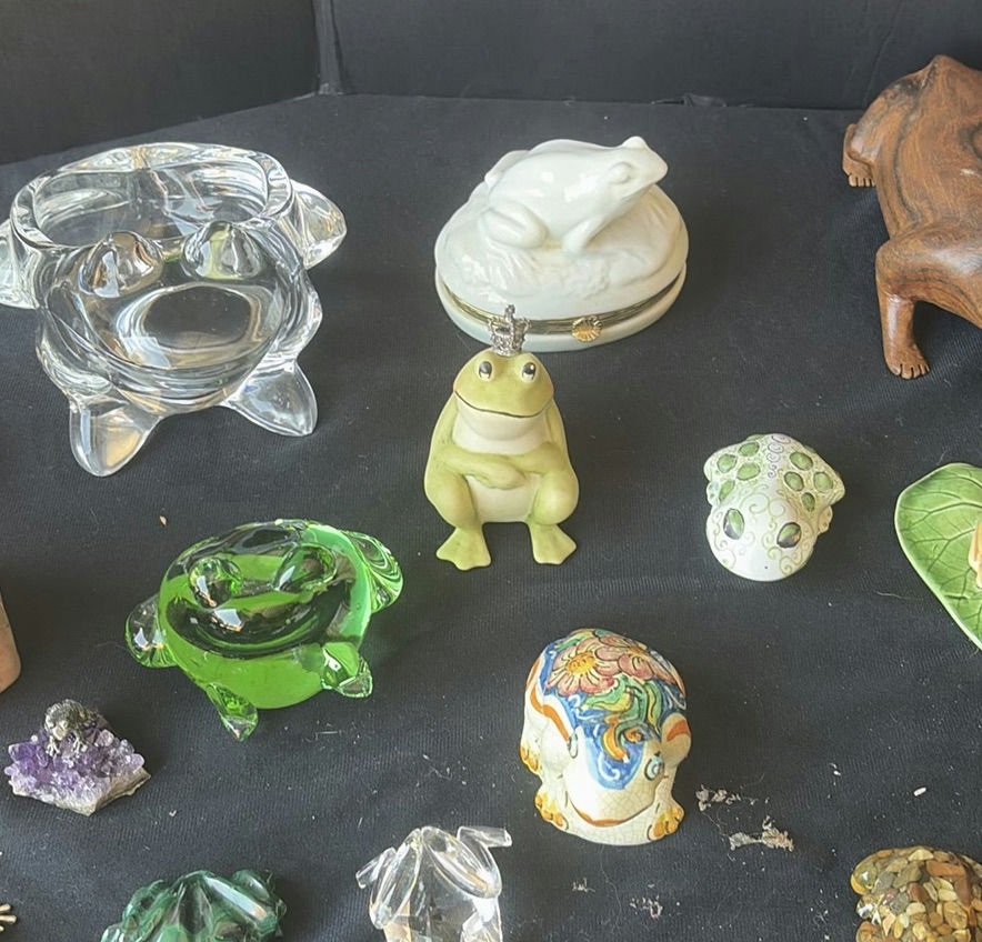 Frog Figurines and Crystal Specimens Collection - image 6 of 11