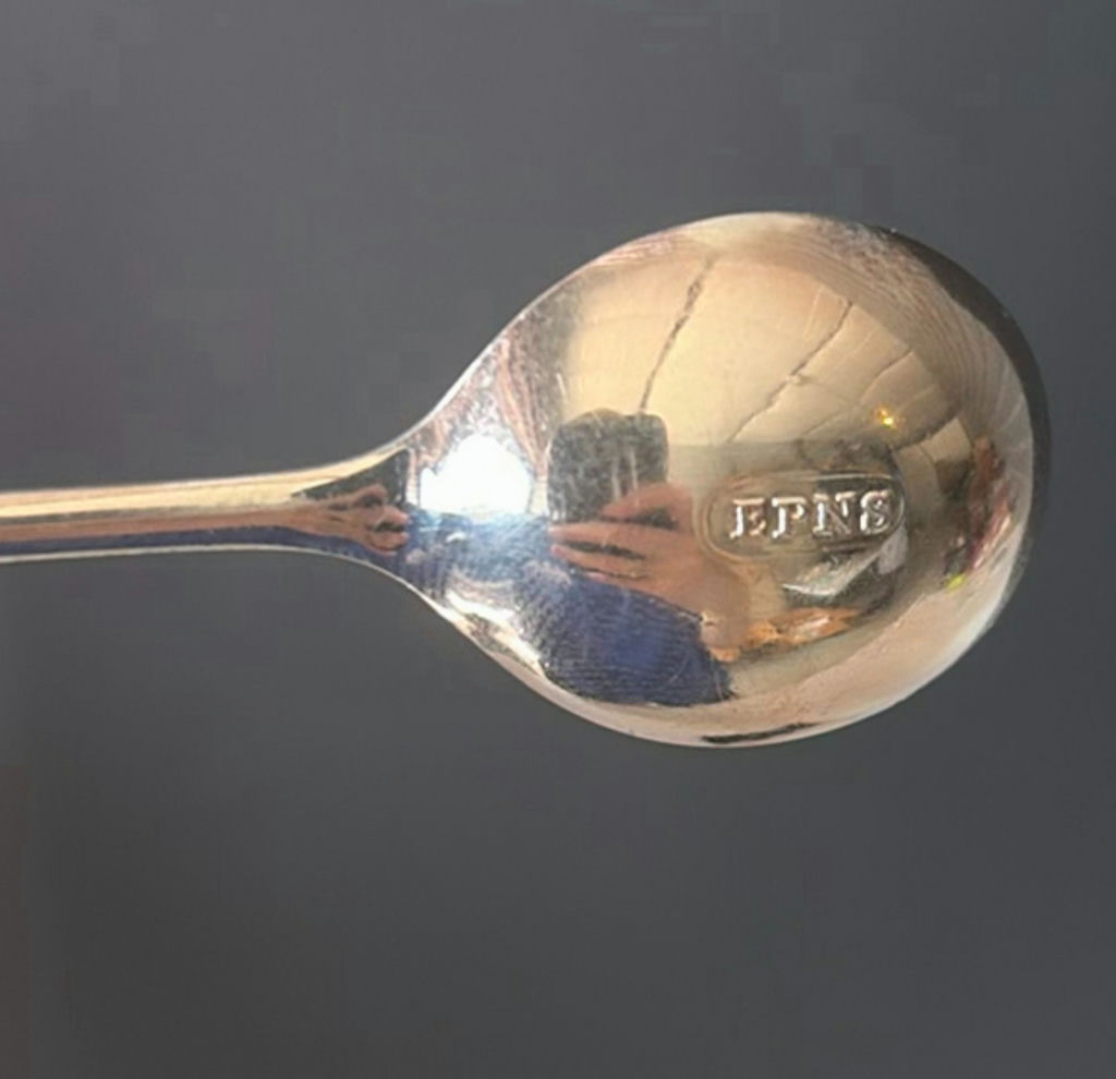 Vintage EPNS Silver-Plated Spoon Set in Case - image 4 of 5