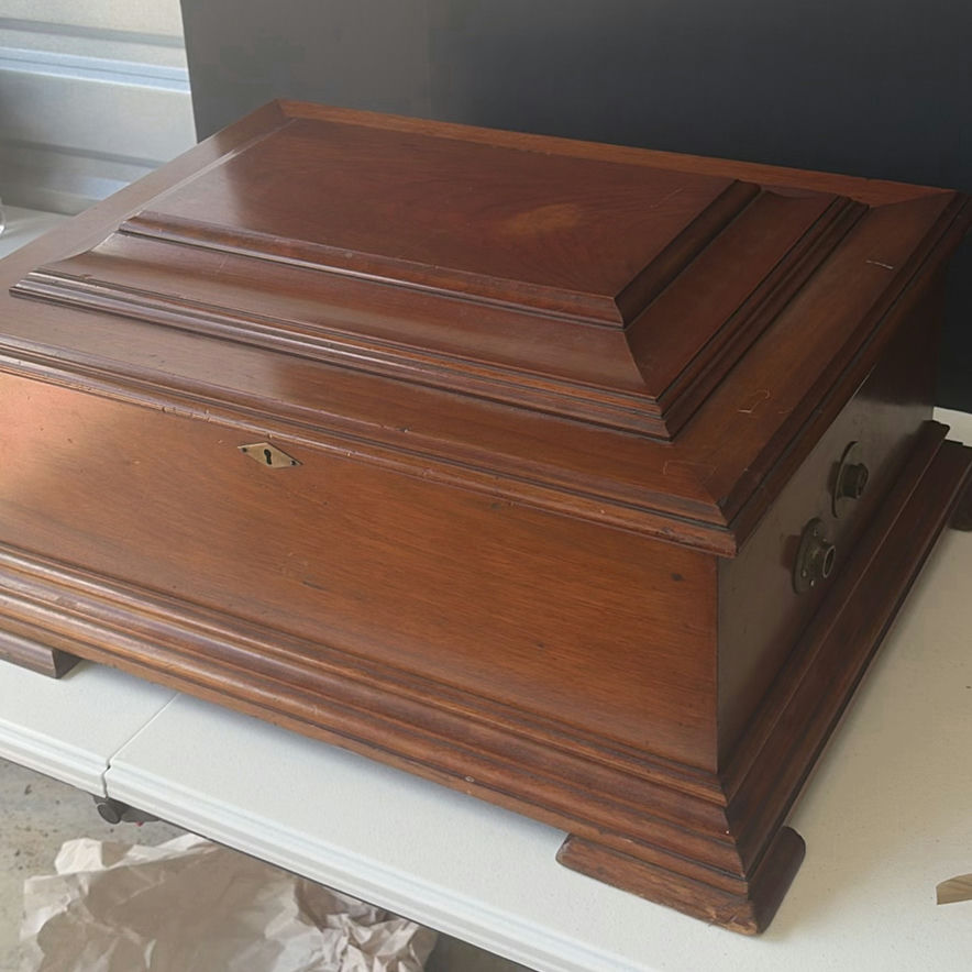 Stella mechanical disc music player in wooden cabinet - image 12 of 12