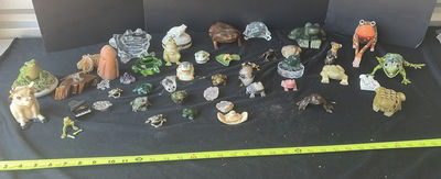 Frog Figurines and Crystal Specimens Collection - Image 1 of 11