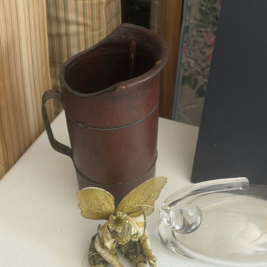 Assorted decorative ceramics, glassware, and wooden containers - image 3 of 19