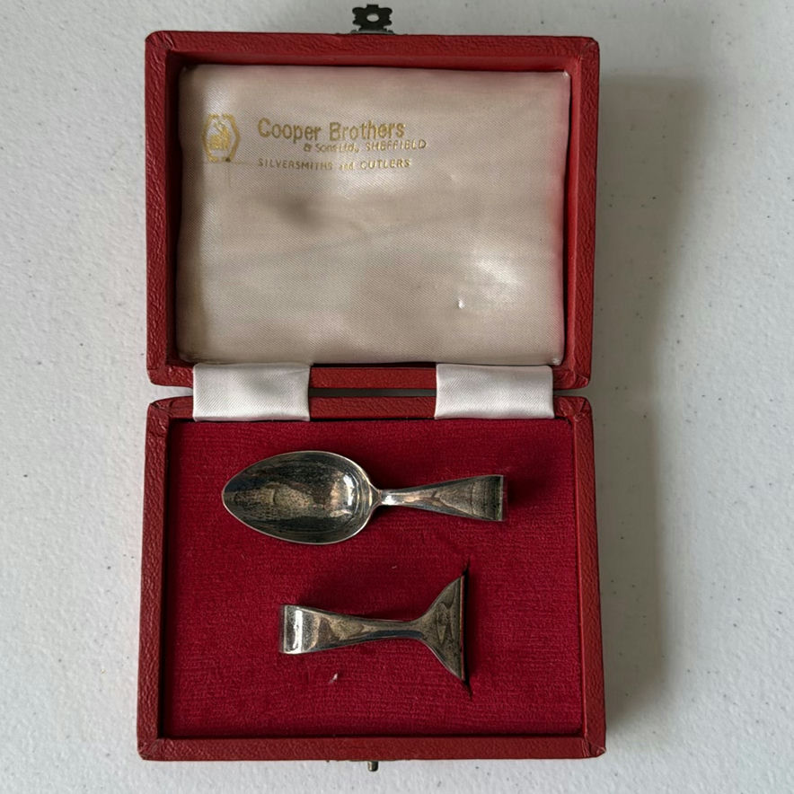 Cooper Brothers Sheffield Sterling silverware set baby spoon and pusher(40 grams) in red presentation box - image 2 of 5